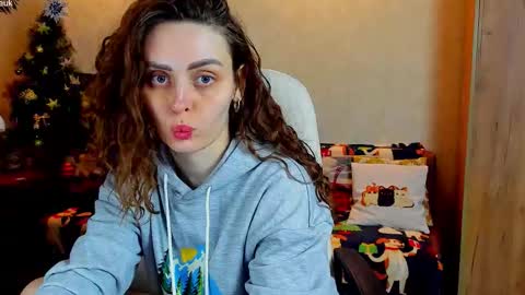 Snapshot of gloria_wood chatting on 01/06/26, 05:05 Gloria Wood online show from 01/06/26, 05:05