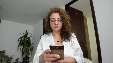 Snapshot of gloriacrespo chatting on 03/03/25, 05:50 gloriacrespo online show from 03/03/25, 05:50