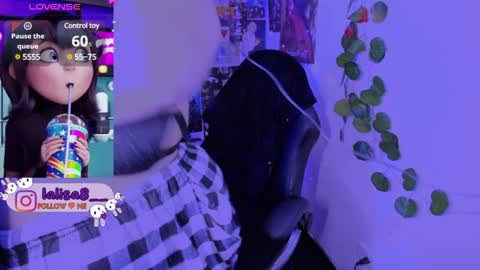 Snapshot of gloriette__ chatting on 01/02/25, 08:39 LALISA online show from 01/02/25, 08:39