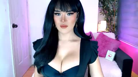 Snapshot of gloriousslutshay chatting on 12/04/24, 07:01 shy online show from 12/04/24, 07:01