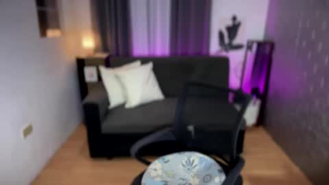 Snapshot of gloriousslutshay chatting on 09/19/25, 05:09 shy online show from 09/19/25, 05:09