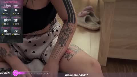 Snapshot of gloryaaaa chatting on 10/17/25, 08:17 I want to make you happy and lovense online show from 10/17/25, 08:17