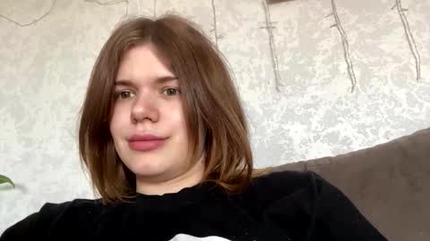 Snapshot of glossy_girl_1 chatting on 04/26/26, 12:25 Roxy online show from 04/26/26, 12:25