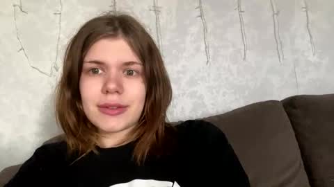 Snapshot of glossy_girl_1 chatting on 04/29/26, 11:58 Roxy online show from 04/29/26, 11:58