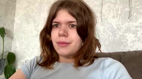 Snapshot of glossy_girl_1 chatting on 05/17/26, 05:05 Roxy online show from 05/17/26, 05:05