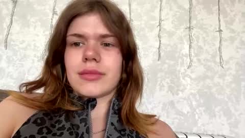Snapshot of glossy_girl_1 chatting on 05/22/26, 08:32 Roxy online show from 05/22/26, 08:32
