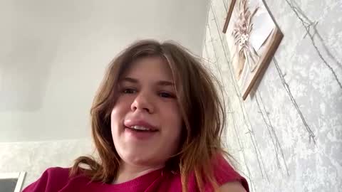 Snapshot of glossy_girl_1 chatting on 05/24/26, 09:36 Roxy online show from 05/24/26, 09:36
