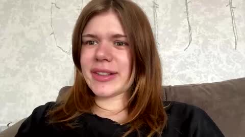 Snapshot of glossy_girl_1 chatting on 05/31/26, 11:06 Roxy online show from 05/31/26, 11:06