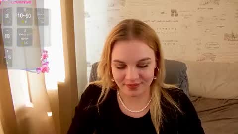 Snapshot of glow_margo chatting on 06/19/26, 01:10 Margo online show from 06/19/26, 01:10