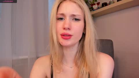 Snapshot of glowhub_ chatting on 02/19/26, 02:13 Ann Eliz and Gigi online show from 02/19/26, 02:13