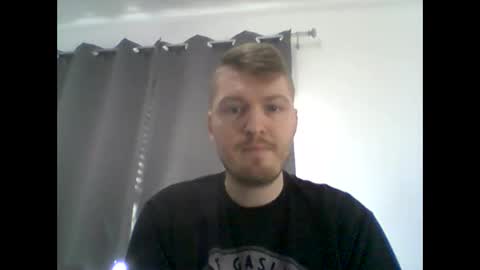 Snapshot of gmonay1331 chatting on 11/29/25, 04:10 gmonay1331 online show from 11/29/25, 04:10