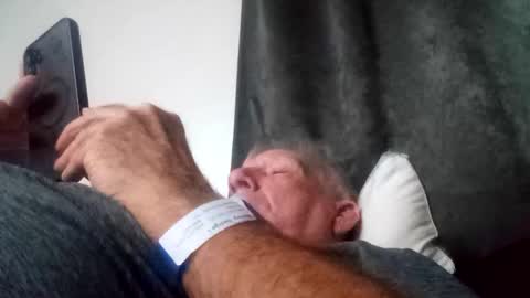 Snapshot of gmony2491 chatting on 04/14/26, 01:22 gmony2491 online show from 04/14/26, 01:22