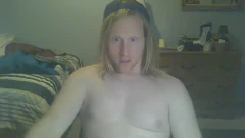 Snapshot of gnger31foru chatting on 12/28/24, 02:01 Steven Meadow online show from 12/28/24, 02:01