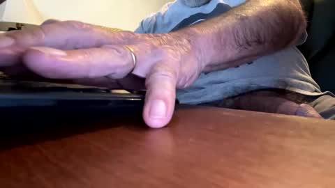 Snapshot of gngnxxx chatting on 09/27/25, 10:37 gngnxxx online show from 09/27/25, 10:37