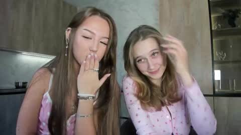 Lina online show from 10/19/25, 08:37