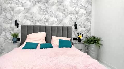 Lina online show from 11/15/25, 08:33