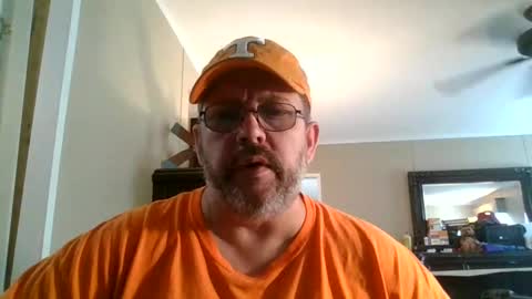 Snapshot of gobey33 chatting on 09/27/25, 06:02 IDKIDCIDGAF online show from 09/27/25, 06:02