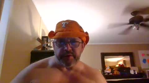 Snapshot of gobey33 chatting on 10/10/25, 06:45 IDKIDCIDGAF online show from 10/10/25, 06:45