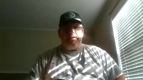 Snapshot of gobey33 chatting on 11/10/25, 07:13 IDKIDCIDGAF online show from 11/10/25, 07:13