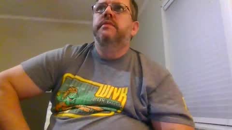 Snapshot of gobey33 chatting on 11/13/25, 01:04 IDKIDCIDGAF online show from 11/13/25, 01:04