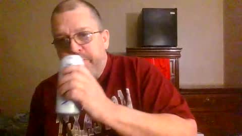Snapshot of gobey33 chatting on 04/21/26, 01:42 IDKIDCIDGAF online show from 04/21/26, 01:42