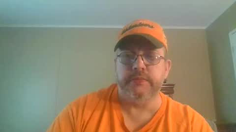 Snapshot of gobey33 chatting on 04/25/26, 06:27 IDKIDCIDGAF online show from 04/25/26, 06:27