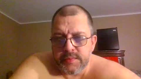 Snapshot of gobey33 chatting on 04/28/26, 01:04 IDKIDCIDGAF online show from 04/28/26, 01:04