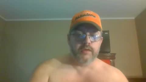Snapshot of gobey33 chatting on 05/19/26, 10:49 IDKIDCIDGAF online show from 05/19/26, 10:49