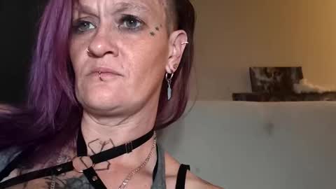 godd3ssr3n3gad3 online show from 02/17/26, 01:57