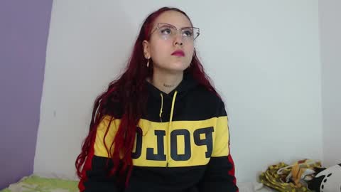 Snapshot of goddess_allison chatting on 01/21/25, 01:43 goddess_allison online show from 01/21/25, 01:43