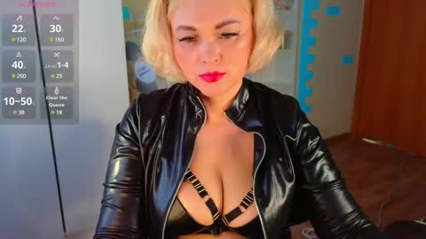 Snapshot of goddess_isabella11 chatting on 02/14/25, 08:21 Mrs. Isabella online show from 02/14/25, 08:21