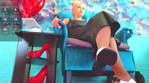 Snapshot of goddess_isabella11 chatting on 09/18/25, 03:08 Mrs. Isabella online show from 09/18/25, 03:08