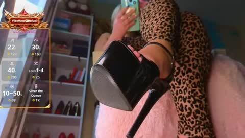 Mrs. Isabella online show from 08/06/26, 03:08