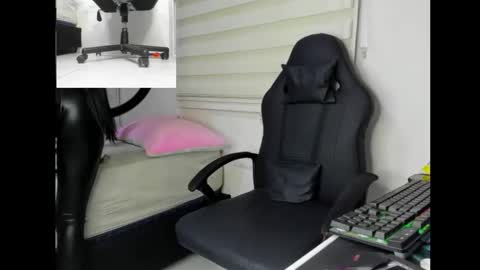 goddess_of_pigs online show from 12/20/25, 10:50