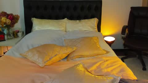 Katrin online show from 09/13/25, 02:33