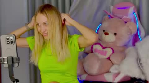 Snapshot of goddess_stars chatting on 11/05/25, 11:21 Katarina online show from 11/05/25, 11:21