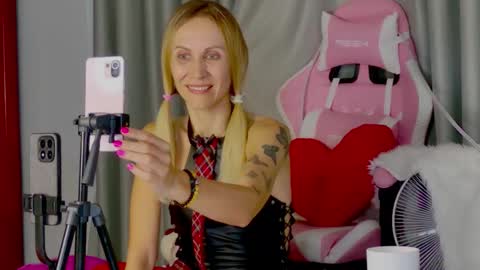 Snapshot of goddess_stars chatting on 11/07/25, 09:09 Katarina online show from 11/07/25, 09:09