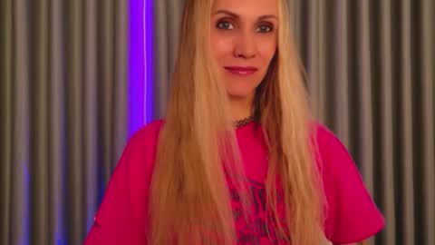 Snapshot of goddess_stars chatting on 11/30/25, 10:52 Katarina online show from 11/30/25, 10:52