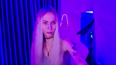 Snapshot of goddess_stars chatting on 12/14/25, 12:10 Katarina online show from 12/14/25, 12:10