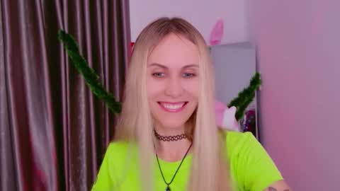 Snapshot of goddess_stars chatting on 12/15/25, 08:29 Katarina online show from 12/15/25, 08:29