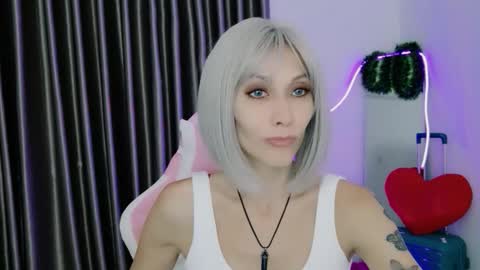 Snapshot of goddess_stars chatting on 01/17/26, 12:32 Katarina online show from 01/17/26, 12:32