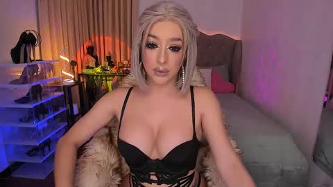 Snapshot of goddess_trans chatting on 02/19/26, 08:43 Contessa online show from 02/19/26, 08:43