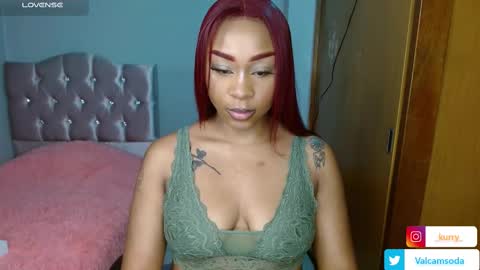 Snapshot of goddess_val chatting on 02/17/25, 10:07 Valentina online show from 02/17/25, 10:07