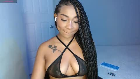 Snapshot of goddess_val chatting on 11/06/25, 10:16 Valentina online show from 11/06/25, 10:16