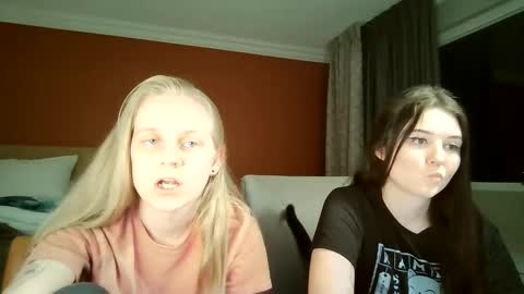 feyaa22 online show from 02/19/26, 04:19