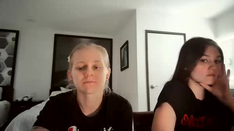 feyaa22 online show from 02/22/26, 04:02