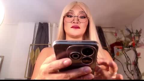 Snapshot of goddessquinnie chatting on 01/12/25, 05:13 quinnie online show from 01/12/25, 05:13
