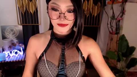 Snapshot of goddessquinnie chatting on 01/20/25, 12:15 quinnie online show from 01/20/25, 12:15