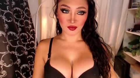 Snapshot of goddessquinnie chatting on 10/13/25, 12:21 quinnie online show from 10/13/25, 12:21