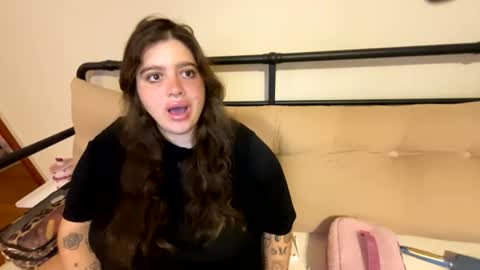 Snapshot of goddessviccc chatting on 07/10/26, 02:05 princessviccxo online show from 07/10/26, 02:05